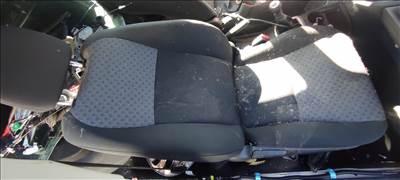 Toyota Yaris (XP130/XP150) Jobb első ülés 