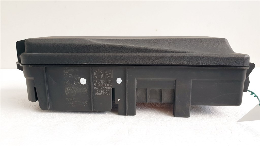 508834 Opel Vectra C, 1.9 D, 2005, Biztosíték Tábla, Külső, 13205801. 2. kép