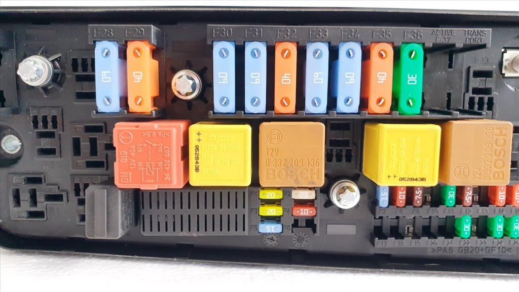 508834 Opel Vectra C, 1.9 D, 2005, Biztosíték Tábla, Külső, 13205801. 5. kép