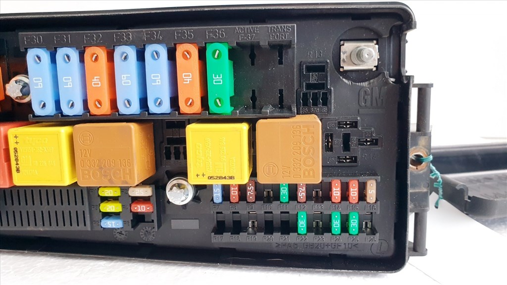 508834 Opel Vectra C, 1.9 D, 2005, Biztosíték Tábla, Külső, 13205801. 6. kép