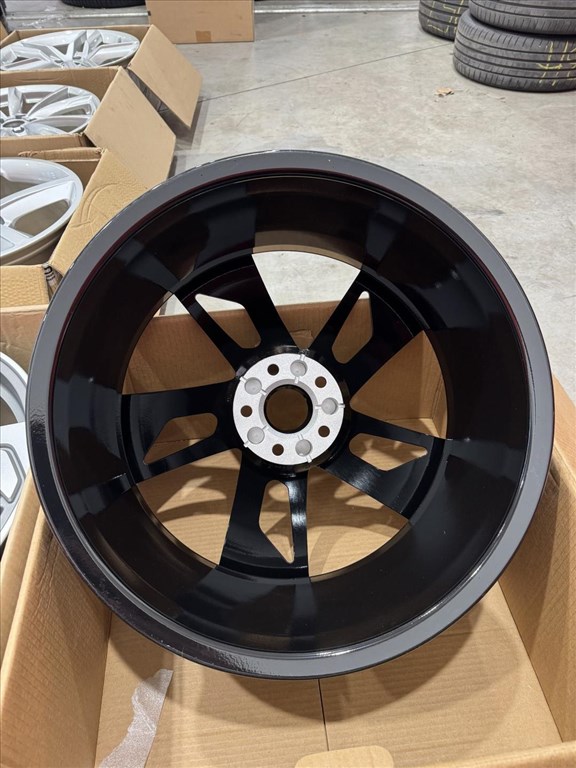 R20 Original Audi 9J ET26 - 8W0 601 025CN 8W0601025CN 1db alufelni 2. kép