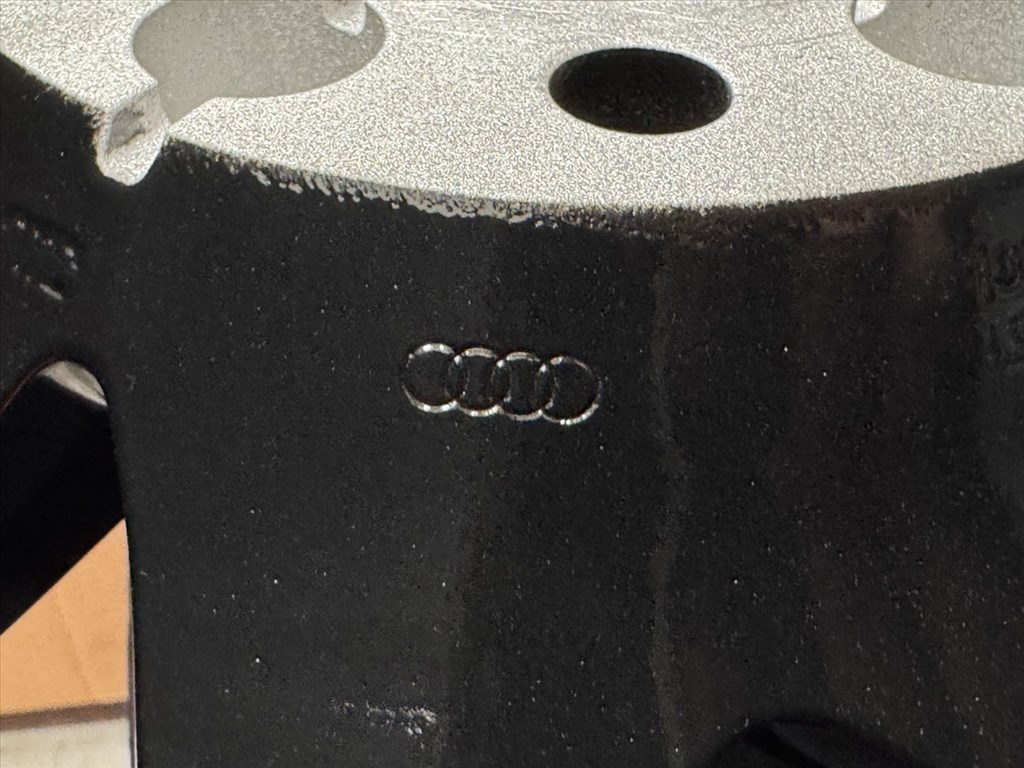 R20 Original Audi 9J ET26 - 8W0 601 025CN 8W0601025CN 1db alufelni 6. kép