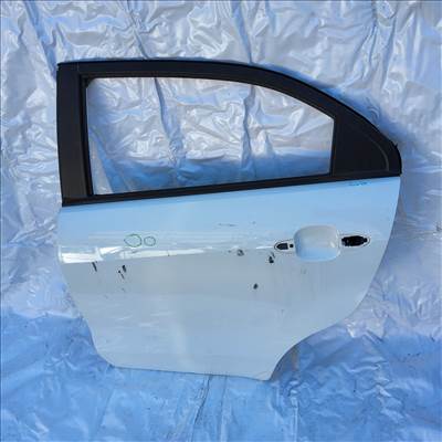 198601 Kia Rio 2011-2017 bal hátsó ajtó, a képen lázható sérüléssel