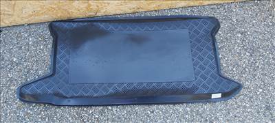 Toyota Yaris II. utángyártott új csomagtértálca 101725
