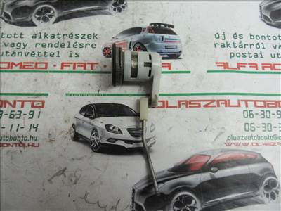 Fiat Punto II. bal első zárbetét ház