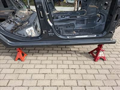 Volkswagen Polo (AW) jobb küszöb