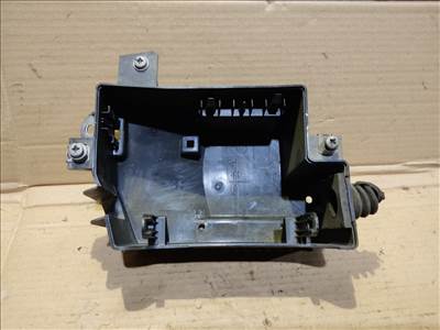 Alfa Romeo 159 külső biztosíték tábla ház alsó rész 60699388