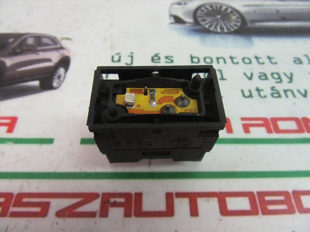 Fiat Bravo/Marea bal első ablakemelő kapcsoló talp 1. kép