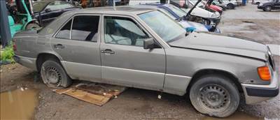 Mercedes E 200 bontott alkatrészei