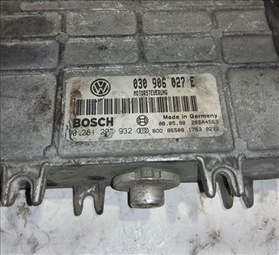Volkswagen Polo 6N1 motorvezérlő 1,0 8v benzin 0261203932 , 030906027E