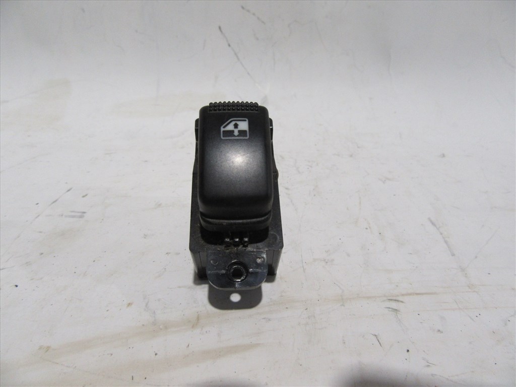 121448 Kia Rio 5 ajtós 2005-2011 jobb első ablakemelő kapcsoló 93501-1g001 2. kép