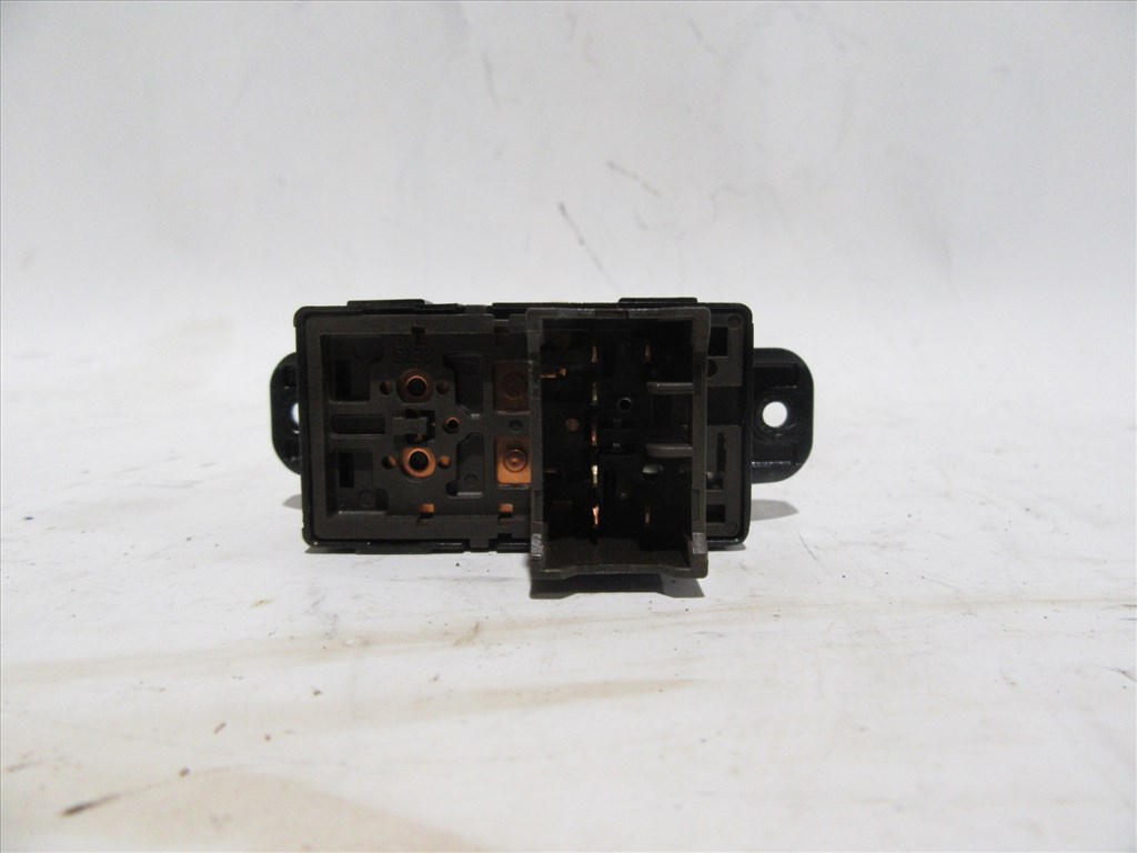 121448 Kia Rio 5 ajtós 2005-2011 jobb első ablakemelő kapcsoló 93501-1g001 3. kép