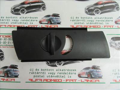 Lancia Thesis 2408410445 számú, jobb oldali B oszlop takaró