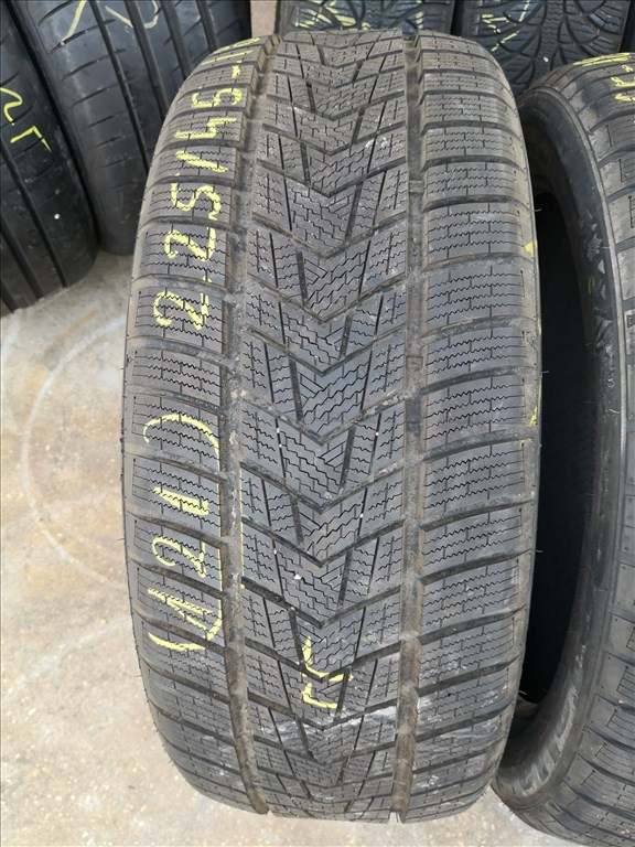 225/45 R18 és 255/40 R18 ÚJ!! Rotalla téli gumi 80000ft a 4db/121/ 1. kép