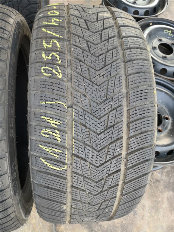 225/45 R18 és 255/40 R18 ÚJ!! Rotalla téli gumi 80000ft a 4db/121/ 4. kép