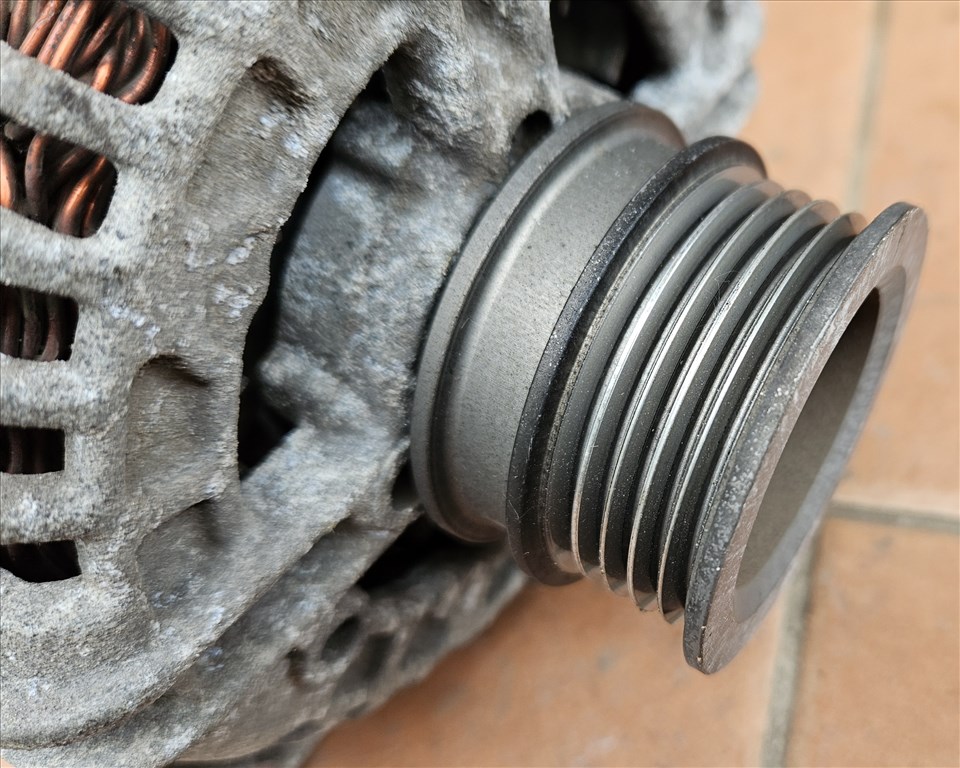 Opel Astra H TwinTop 1.6 Generátor ZJ z16xep 55556067 4. kép