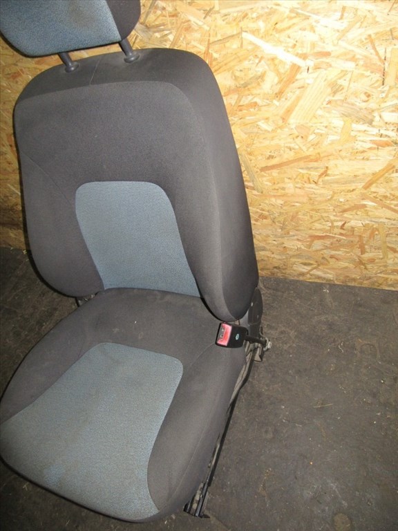 Ülés18375 Fiat Doblo II. fekete és szürke színű, szövet, jobb első ülés 4. kép