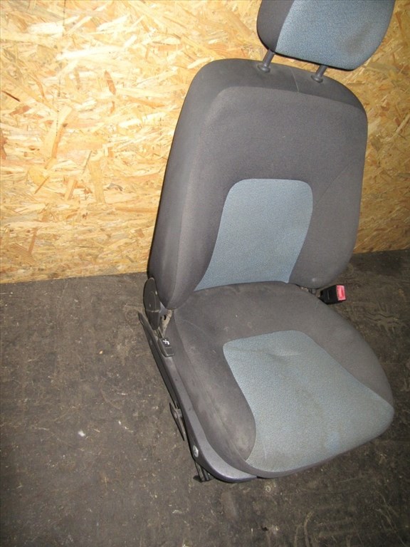 Ülés18375 Fiat Doblo II. fekete és szürke színű, szövet, jobb első ülés 5. kép