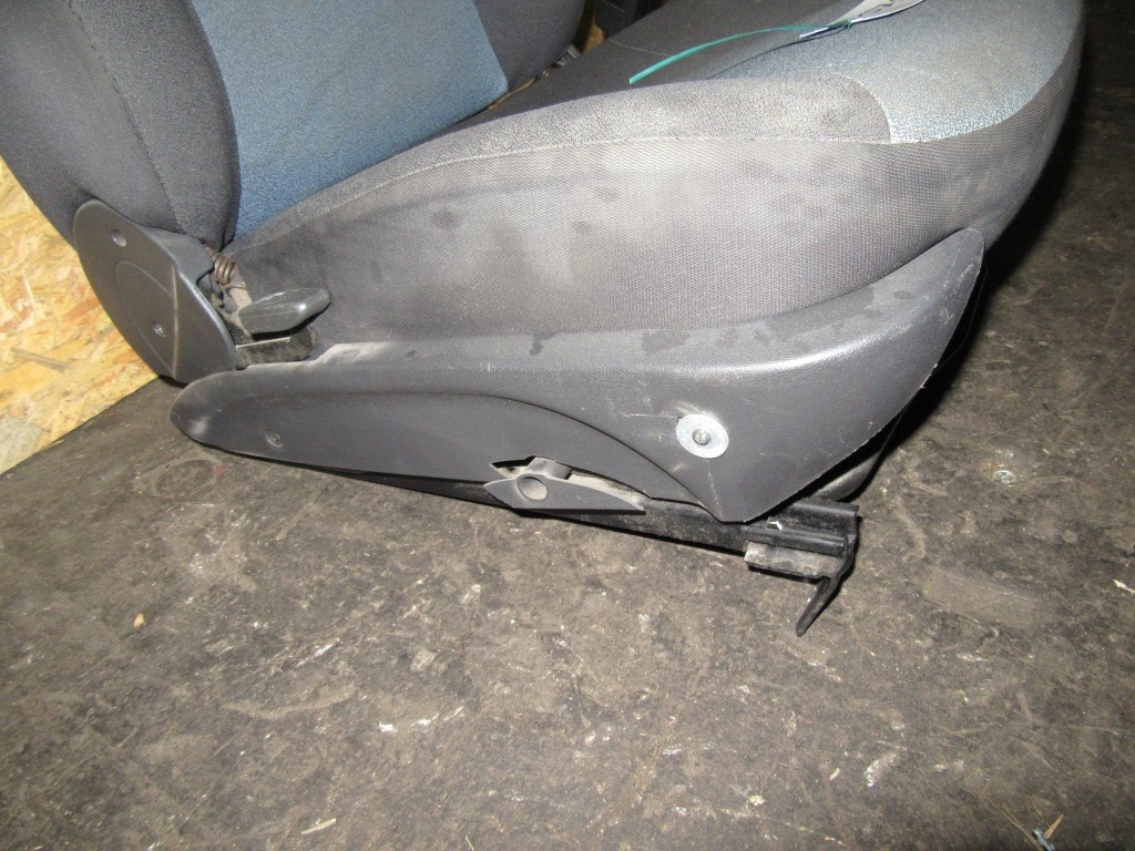 Ülés18375 Fiat Doblo II. fekete és szürke színű, szövet, jobb első ülés 6. kép