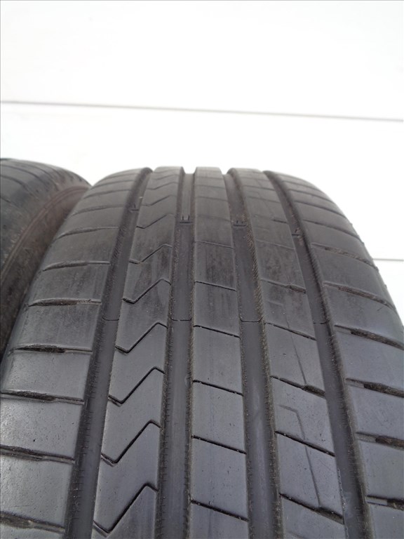 Hankook 225/55R19 nyári gumi 2db újszerű állapotban eladó. 3. kép