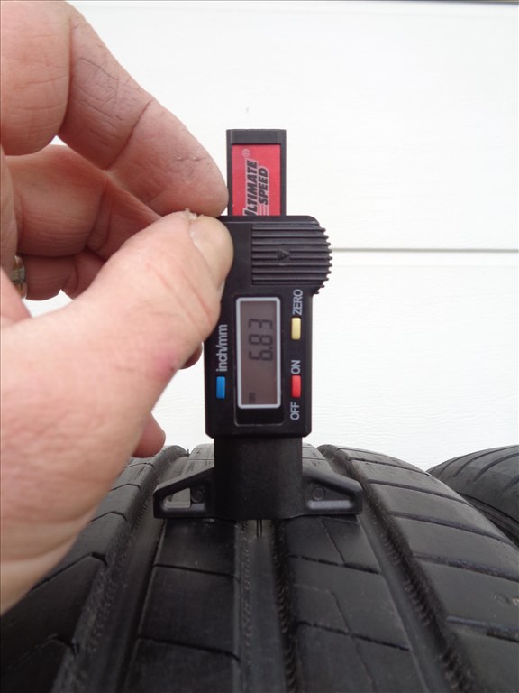 Hankook 225/55R19 nyári gumi 2db újszerű állapotban eladó. 4. kép