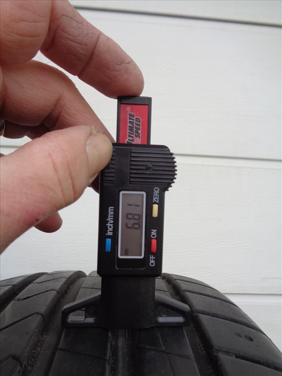 Hankook 225/55R19 nyári gumi 2db újszerű állapotban eladó. 5. kép