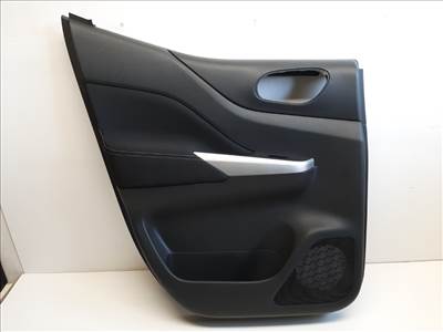 Nissan Navara (D23) bal hátsó ajtókárpit