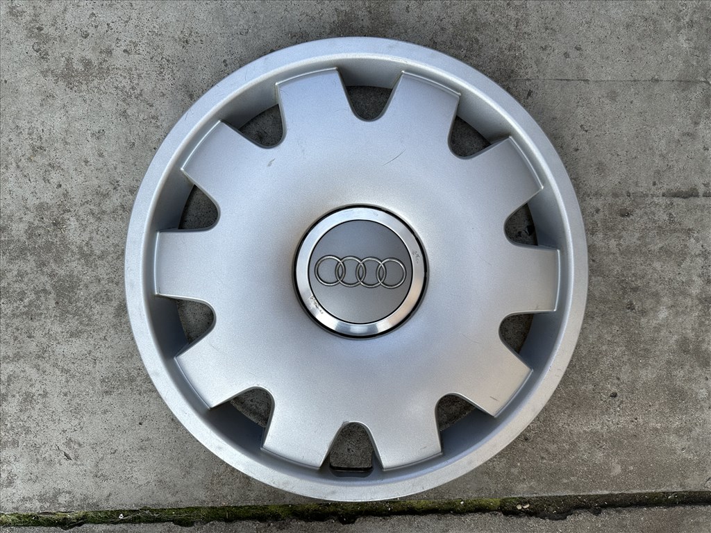 1db Audi 16-os gyári disztárcsa! 1. kép