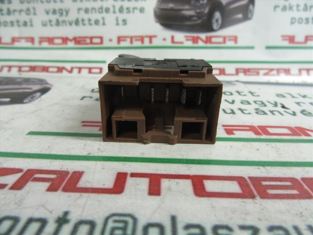 Fiat Bravo/Marea szürke színű, jobb hátsó ablakemelő kapcsoló 2. kép