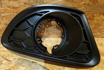 Alfa Romeo Giulietta 2013-2020 gyári új jobb oldali ködlámpa keret 156119118