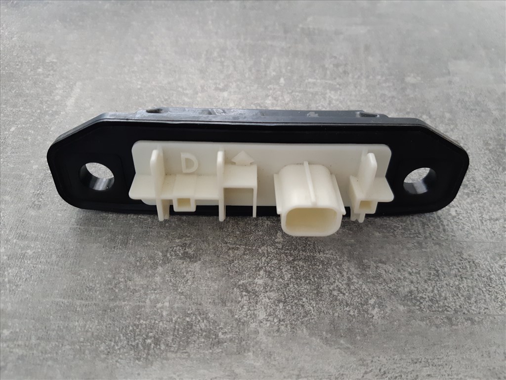 Toyota Yaris 1.5 Hybrid csomagtérajtó zár mikrokapcsoló 8484028040 3. kép