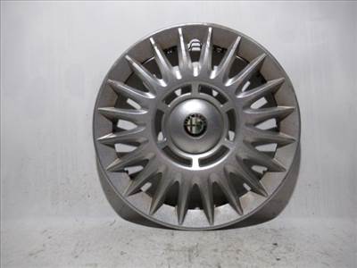 130354 Alfa Romeo 15"-os dísztárcsa a képen látható sérüléssel 60695794