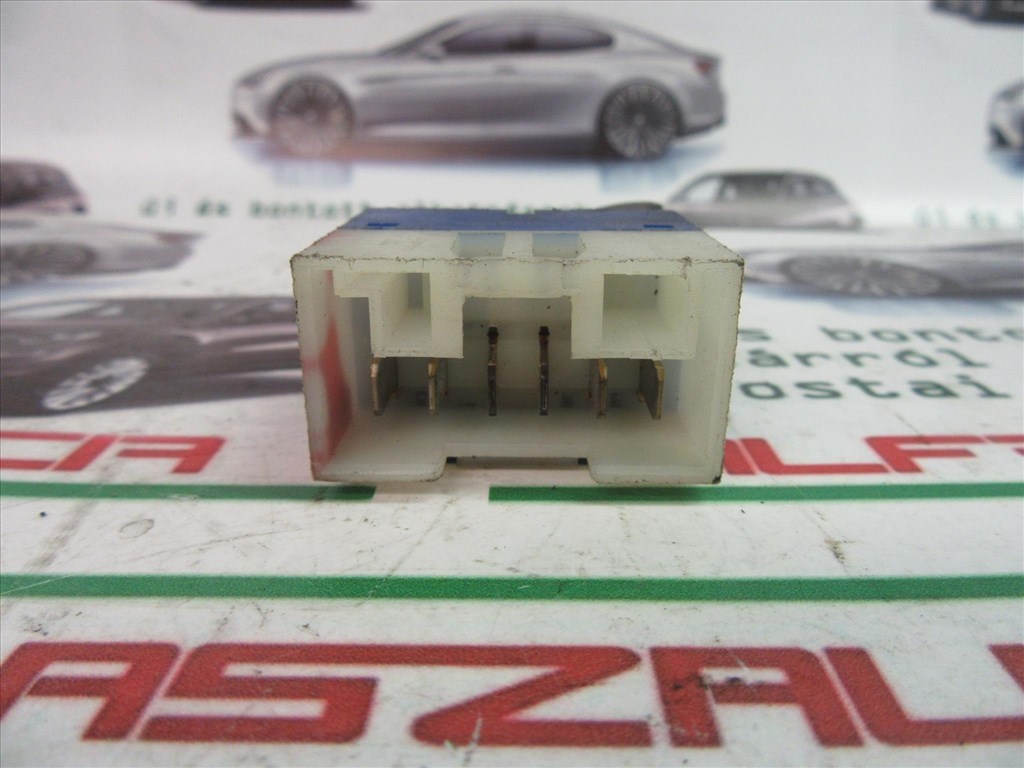 Fiat Bravo/Marea fekete színű,  jobb első ablakemelő kapcsoló 2. kép