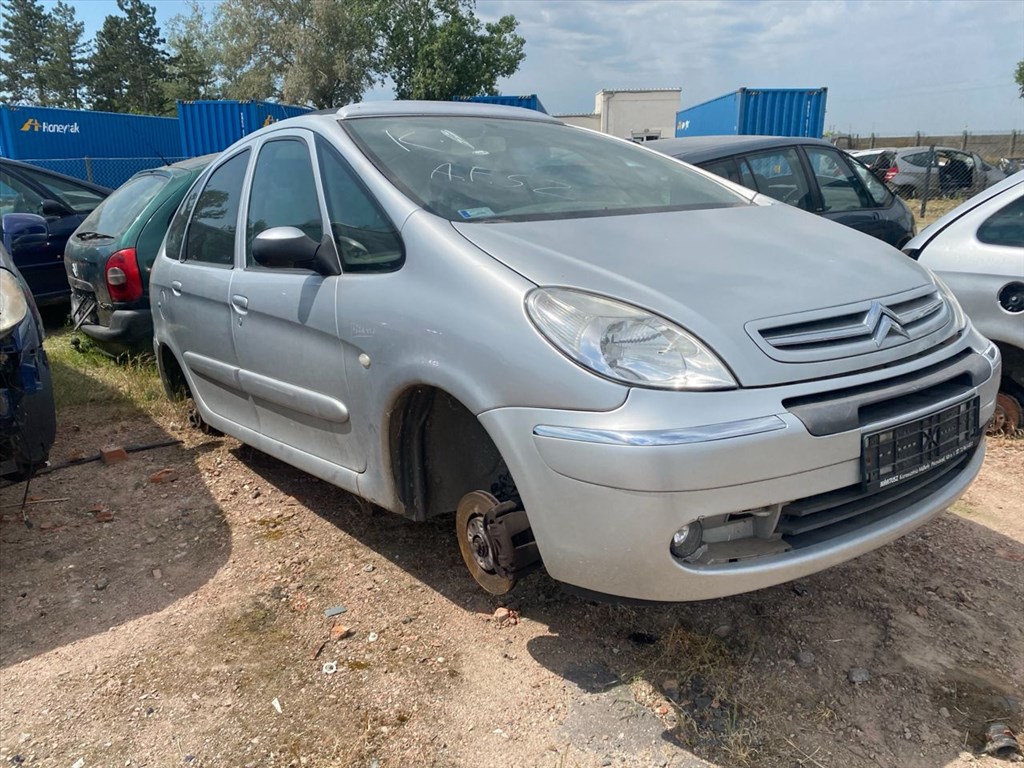 Citroën Xsara Picasso 1.6 HDi bontott alkatrészei 2. kép