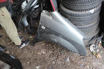 Toyota Corolla Verso 2007 jobb első sárvédő 