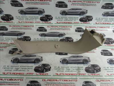 Lancia Delta 735459731 számú, bal hátsó , csomagtér ajtó kárpit  a képen látható sérüléssel