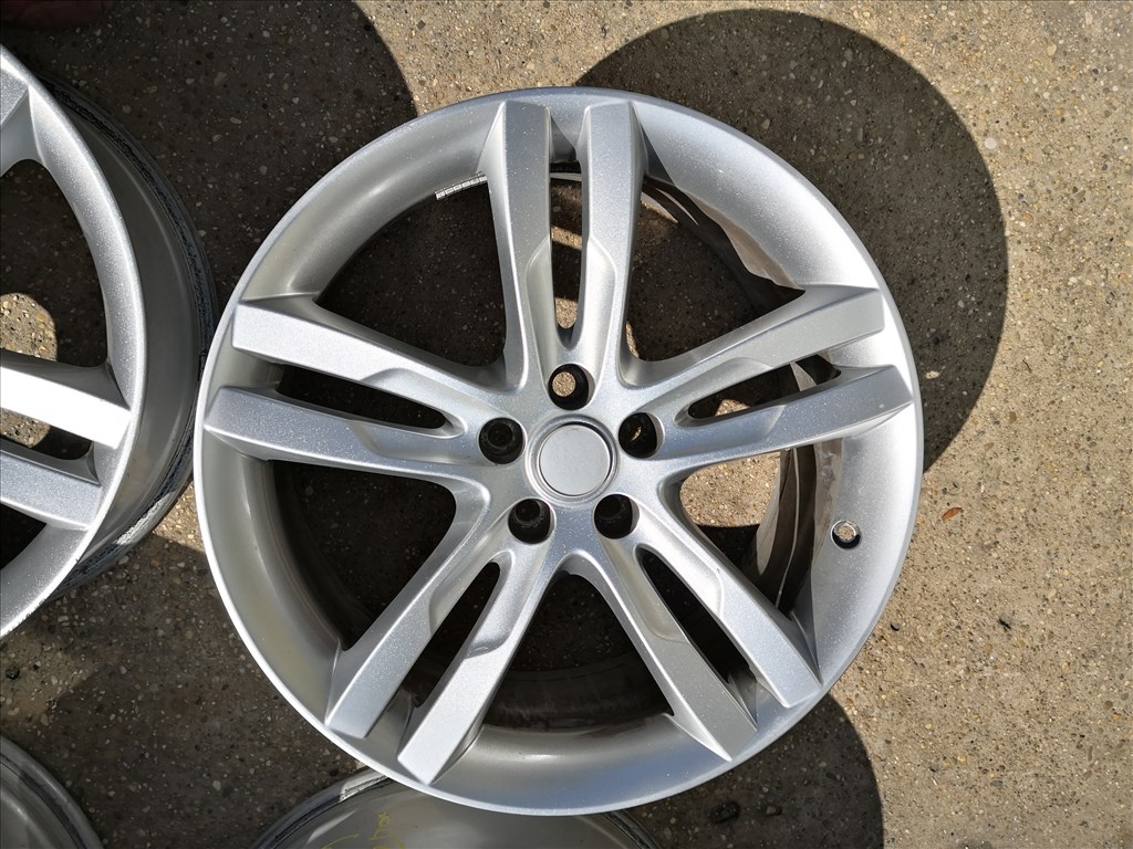 5x108 19 Gyári Jaguar alufelni 200000ft a 4db/492/ 1. kép