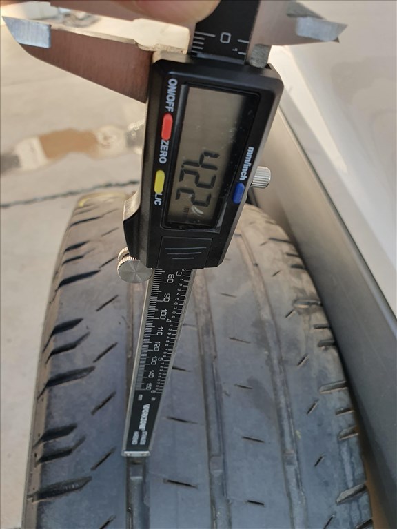  235/65 R16C használt Continental ContiVanContact nyárigumi 4 db 7. kép