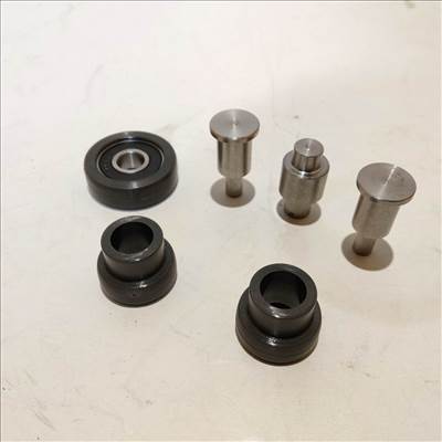 Fiat Scudo, Citroen Jumpy, Peugeot Expert utángyártott új jobb oldali tolóajtó alsó görgő javító készlet 1493801080