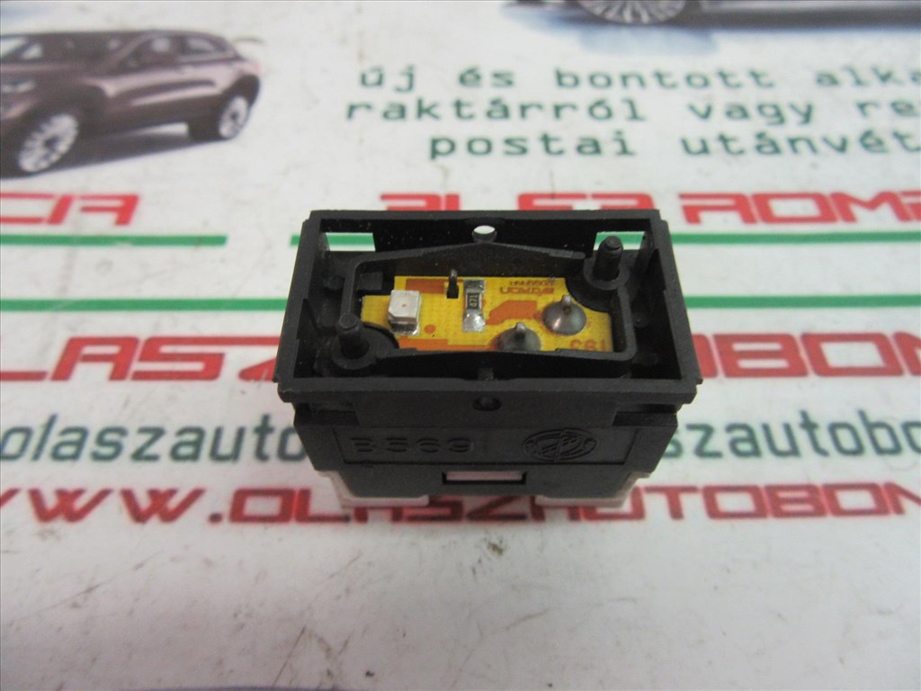 Fiat Bravo/Marea jobb első ablakemelő kapcsoló talp 1. kép