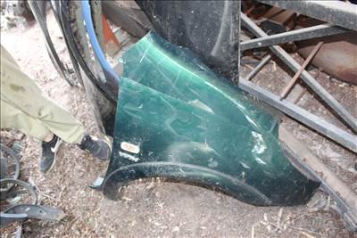 Toyota Yaris Verso jobb első sárvédő