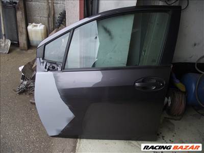 Toyota Yaris 3 bal első ajtó 2012-2020