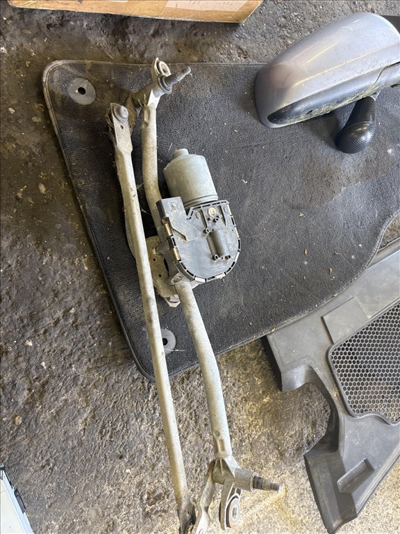 Audi A6 (C6 - 4F) C6 - 4F ablaktörlő szerkezet motorral  1. kép