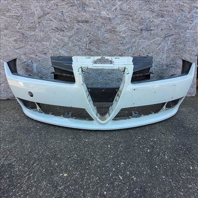 192316 Alfa Romeo 159 első lökhárító, alap kivitel ( nem mosós, nem Pdc-s) a képen látható sérüléssel 71777554