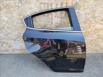 168675 Alfa Romeo Giulietta 2010-2020 fekete színű Jobb hátsó ajtó, a képen látható sérüléssel 50509298