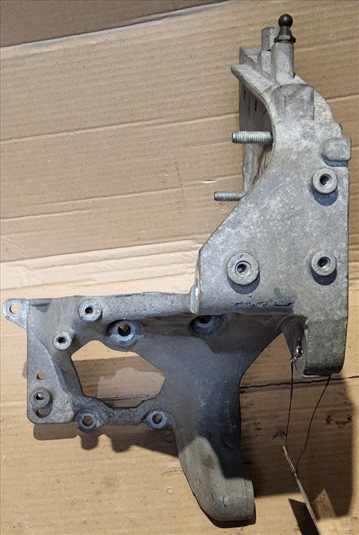 Fiat, Lancia nagy nyomású szivattyú tartóbak 55207064 2. kép