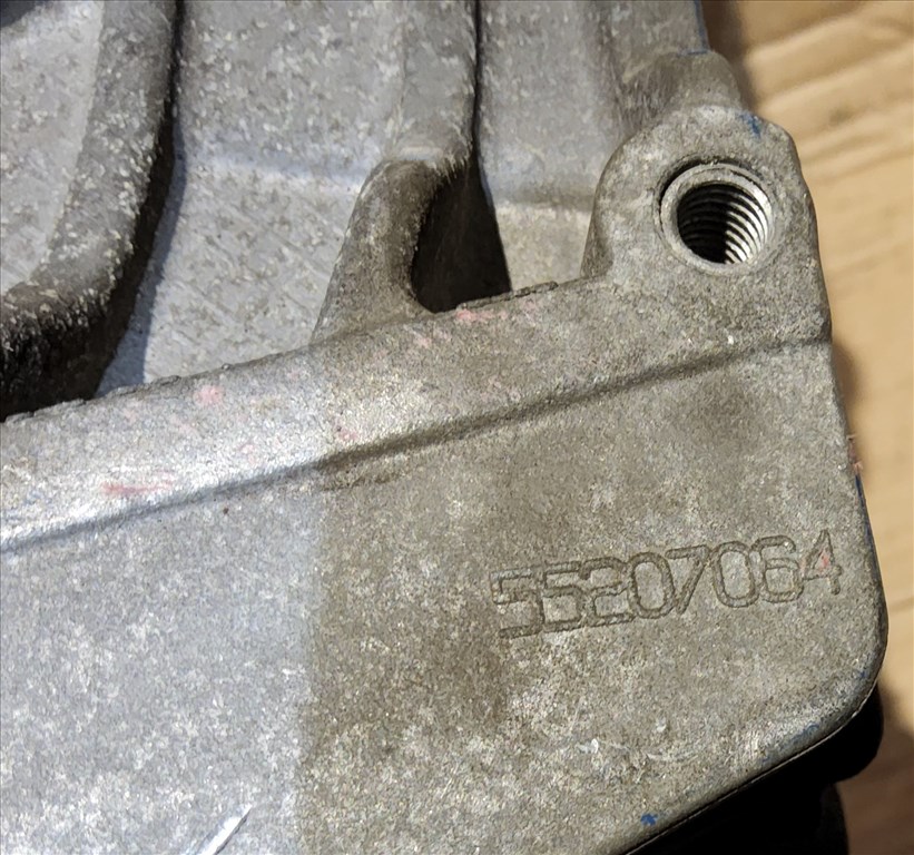 Fiat, Lancia nagy nyomású szivattyú tartóbak 55207064 5. kép