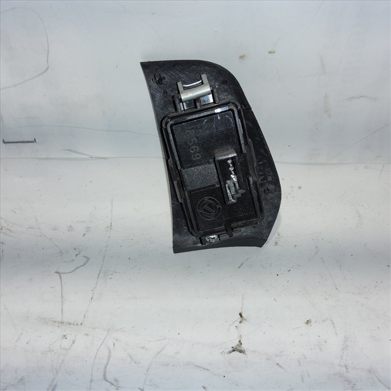 Fiat Stilo jobb hátsó ablakemelő kapcsoló 2. kép