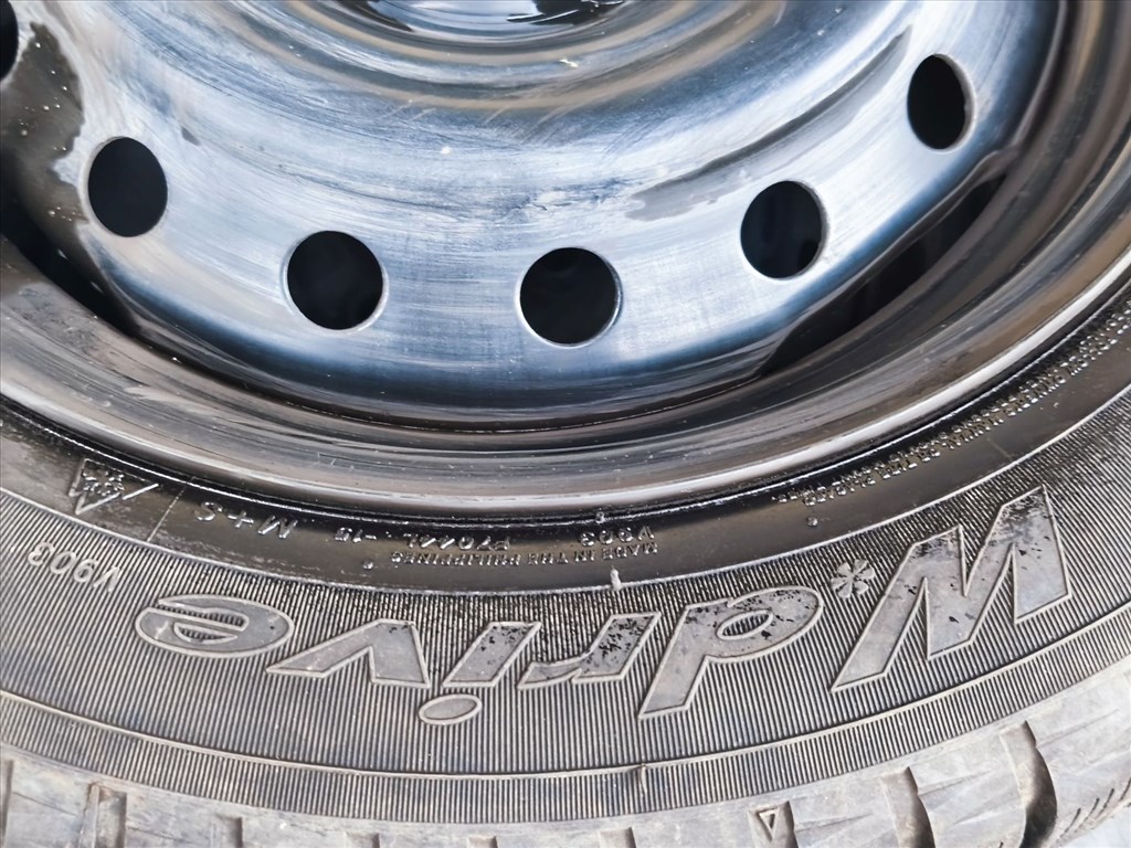 Suzuki Swift felni lemezfelni garnitúra téli gumi 175/65 R15 4x100 6. kép