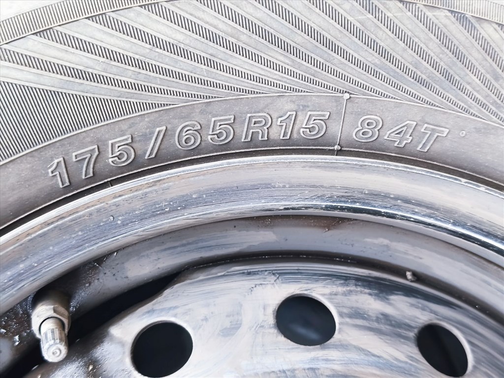 Suzuki Swift felni lemezfelni garnitúra téli gumi 175/65 R15 4x100 7. kép